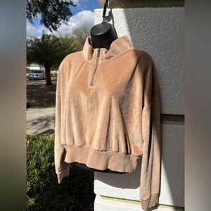 Abound Woman’s Tan Pullover Crop Top